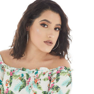 Meet your Posher, Andrea